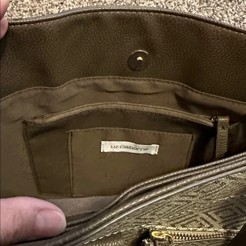 Liz Claiborne Geometric Design Tote/Handbag. Color is olive green/brown